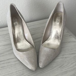 Jennifer Lopez Heels Size 10 shimmery gold- used 1x